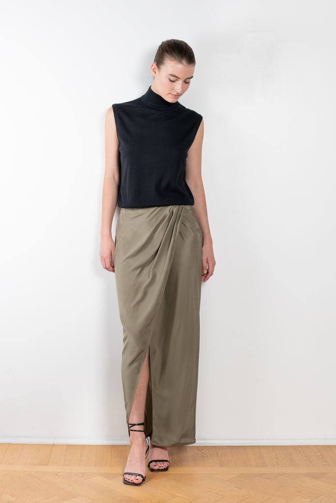 The Paita Long Skirt by Gauge81 is a maxi length wrap skirt with a zip closure in silk