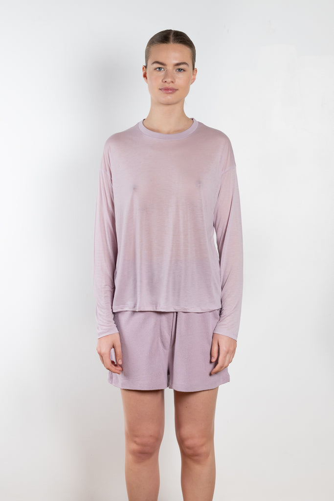 The Loose Long Sleeve Tee by Baserange has a soft and super lightweight feel, cut for a relaxed fit in a feminine draped bamboo