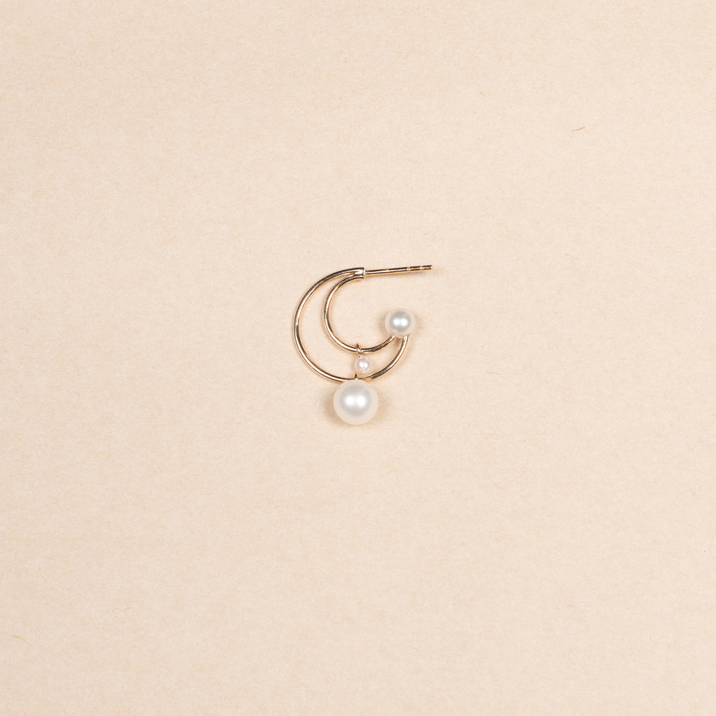 The Petit Bain Earring by Sophie Bille Brahe is a petite single hoop earring with several pearls