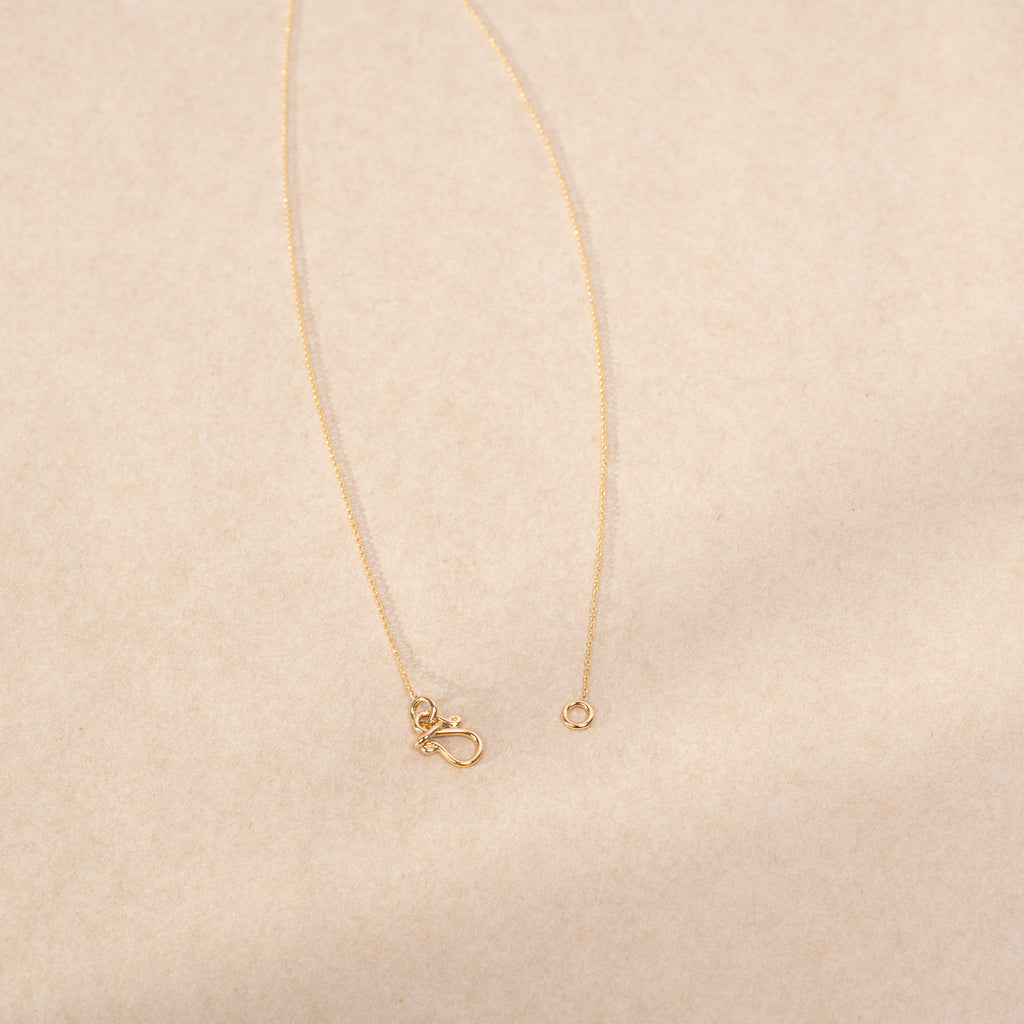 The Splash Diamant Necklace by Sophie Bille Brahe is a fine Necklace in 18K yellow gold with 0,17 ct Top Wesselton VVS diamonds varying in size featuring a pear shaped diamond drop