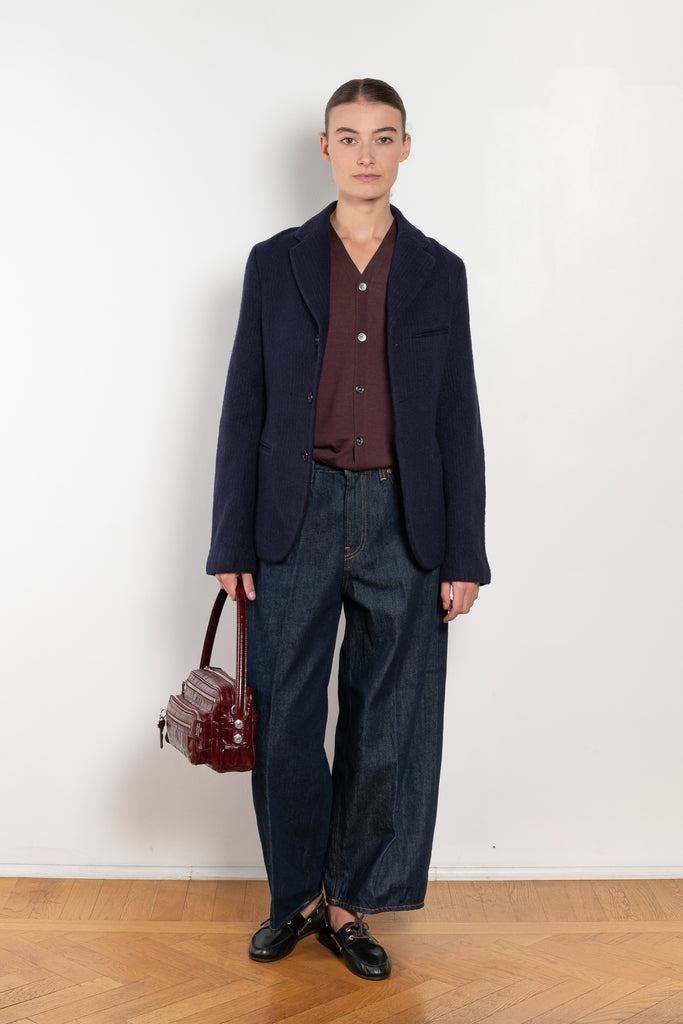 The Cropped Roomy Jeans by 6397 is a relaxed jeans with a wide cropped leg and relaxed waistband on the hip