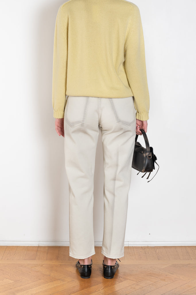 The Paris 5 Pockets Jeans by 6397 has a slim straight cropped leg