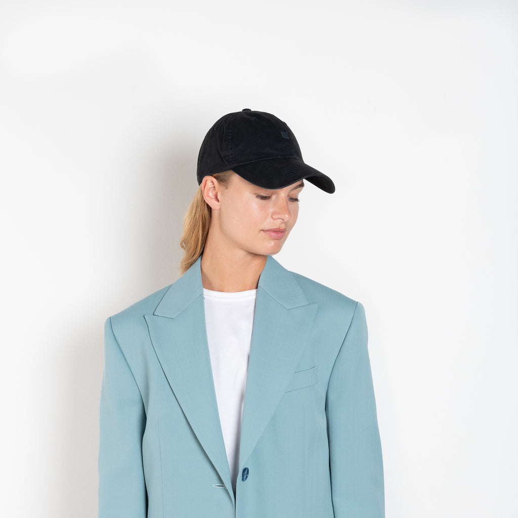 The Micro Face Baseball Cap 177  by Acne Studios is a six-panel baseball cap detailed with a micro face logo patch and is made of cotton with a faded finish