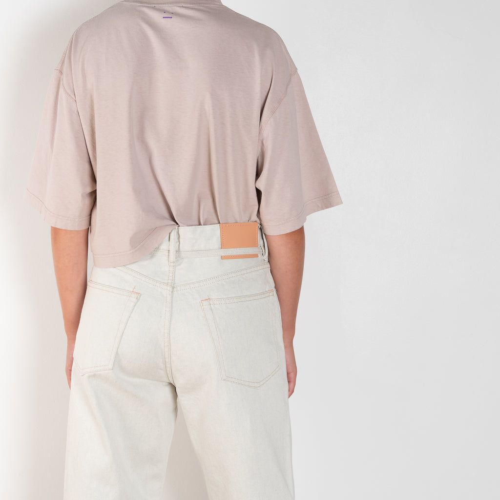 The Loose Jeans 1991 TOJ by Acne Studios is a relaxed 5 pocket denim with a mid waist and adjustable belt