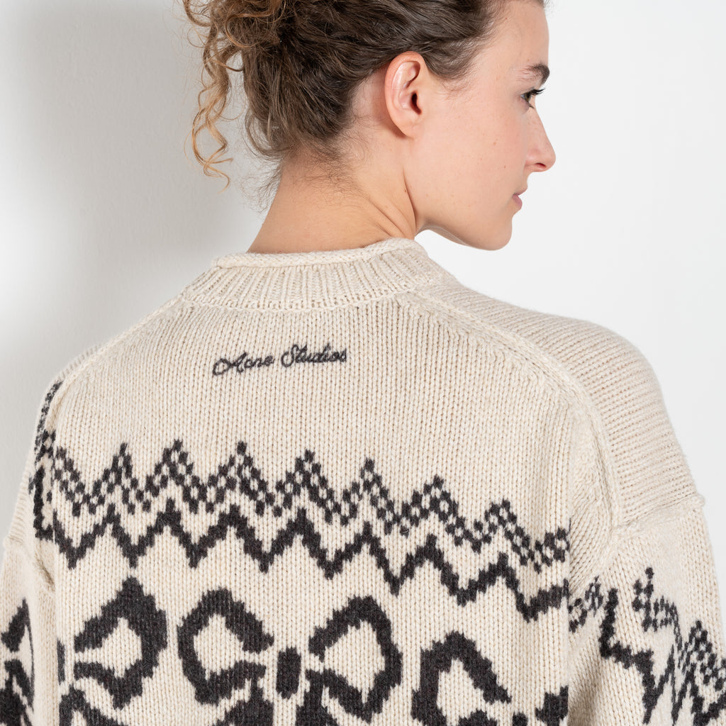 The Jacquard Sweater 818 by Acne Studios is a crew neck sweater with a relaxed fit and below hip length. Detailed with an all-over jacquard seasonal animation.