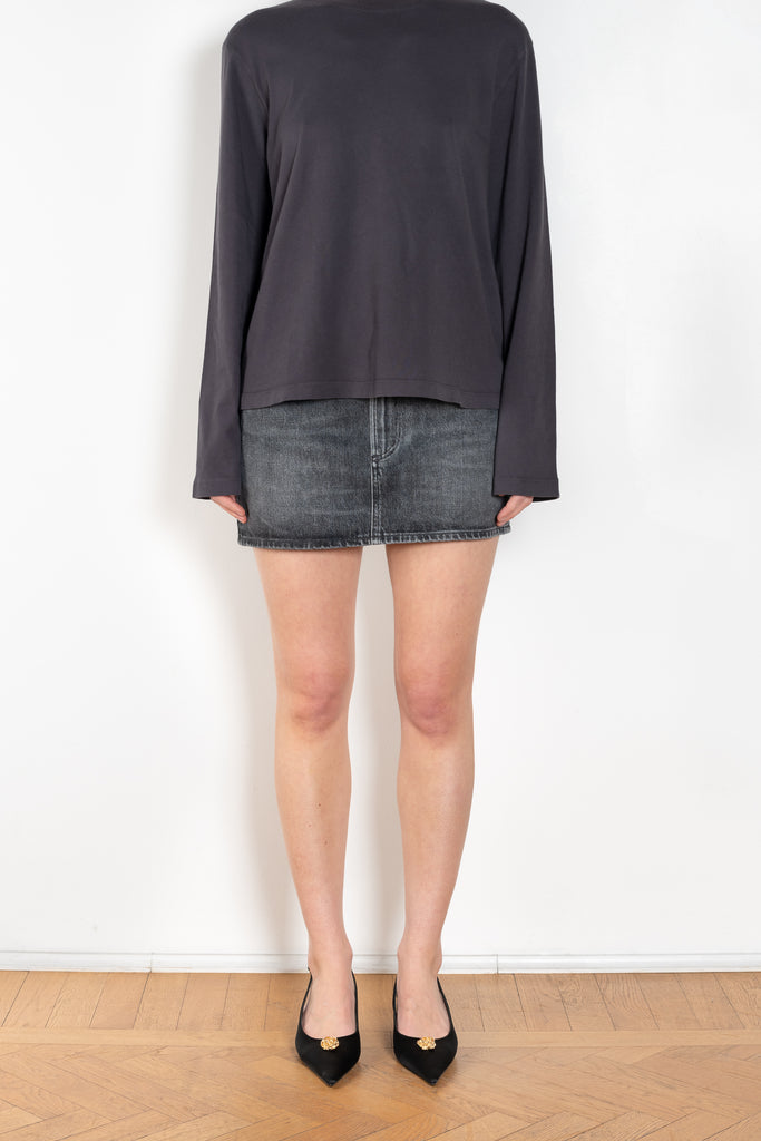 The Alek Mini Skirt by Agolde is a signature 5 pocket mini skirt crafted in a non stretch cotton