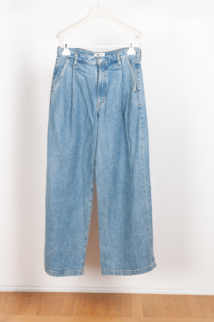 The Ellis Trouser by AGOLDE is a wide leg jeans