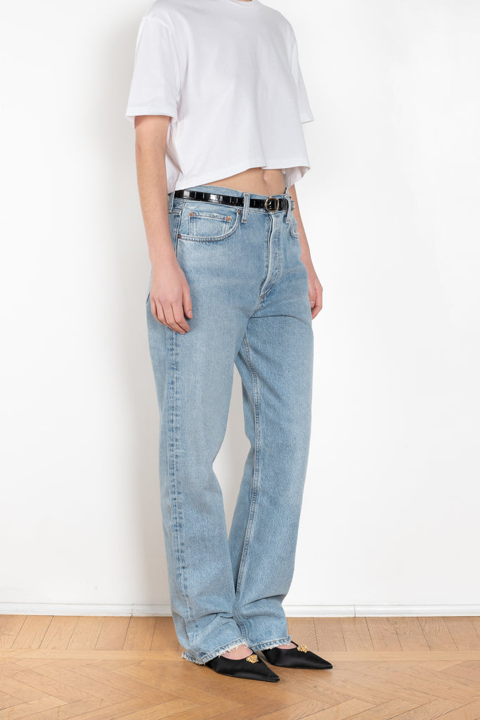 The Kelly Jeans by AGOLDE is a mid waist full length jeans with a straight leg and a flattering square cut top block