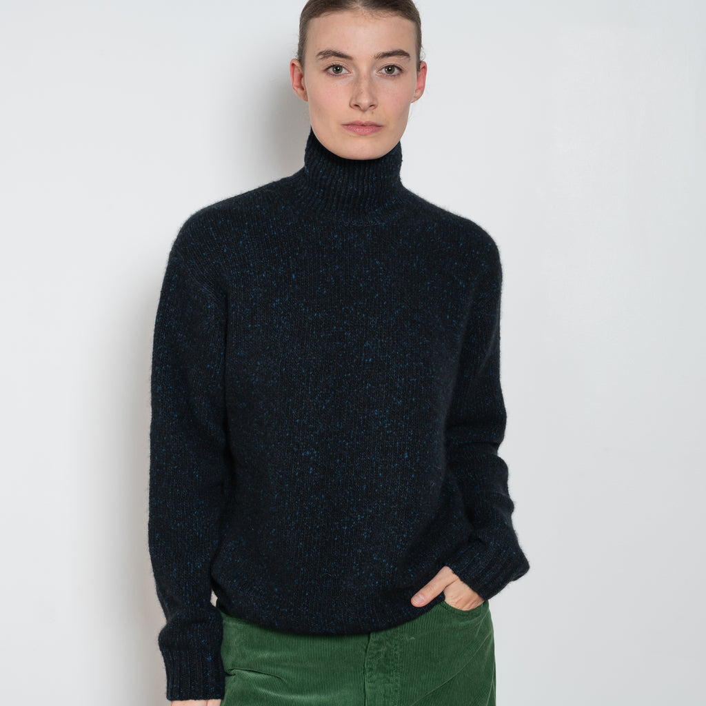 auralee cashmere turtleneck