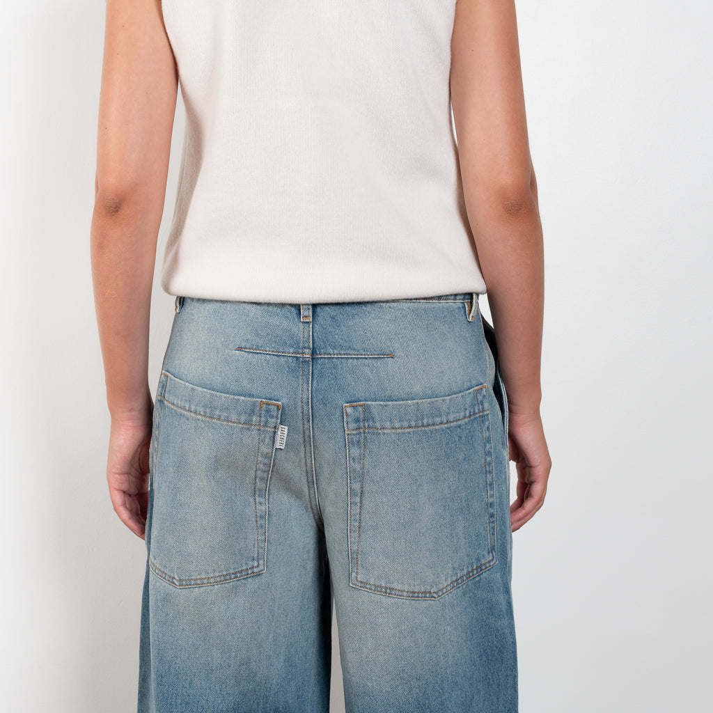 The Wide Leg Jeans by Gauchere is a this season's new shape with a high rise and a long wide leg
