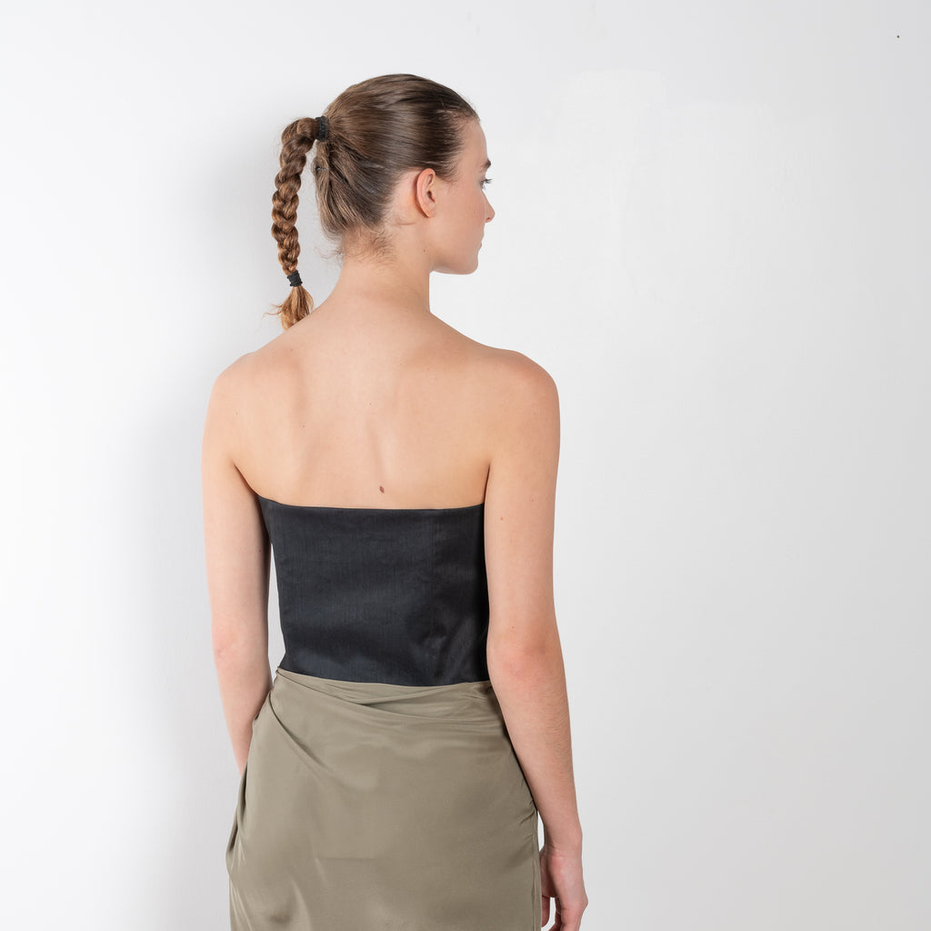 The Lica Top Linen by GAUGE81 is a linen bustier top with a side zip closure