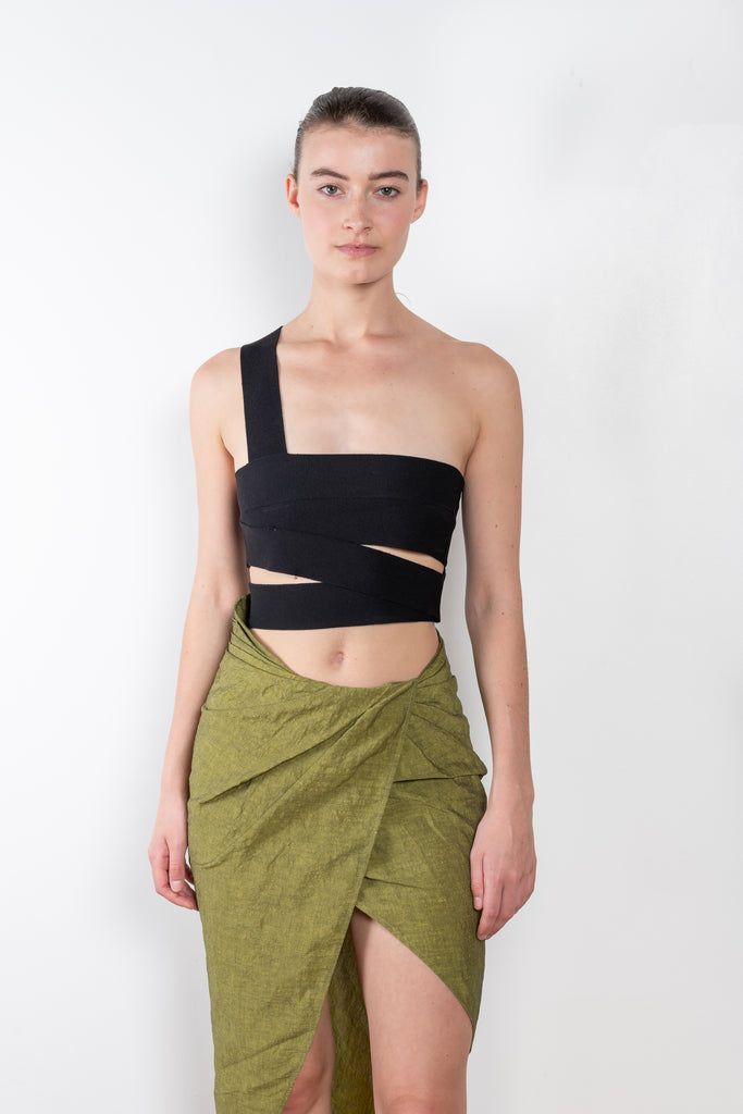 The Vinas Top by Gauge81 is an cropped one shoulder top made out of gathered wide straps
