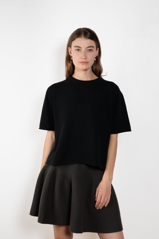 The Cila Tee by LISA YANG is a fine knit cashmere t-shirt with a classic round neck and rolled trim edges&nbsp;