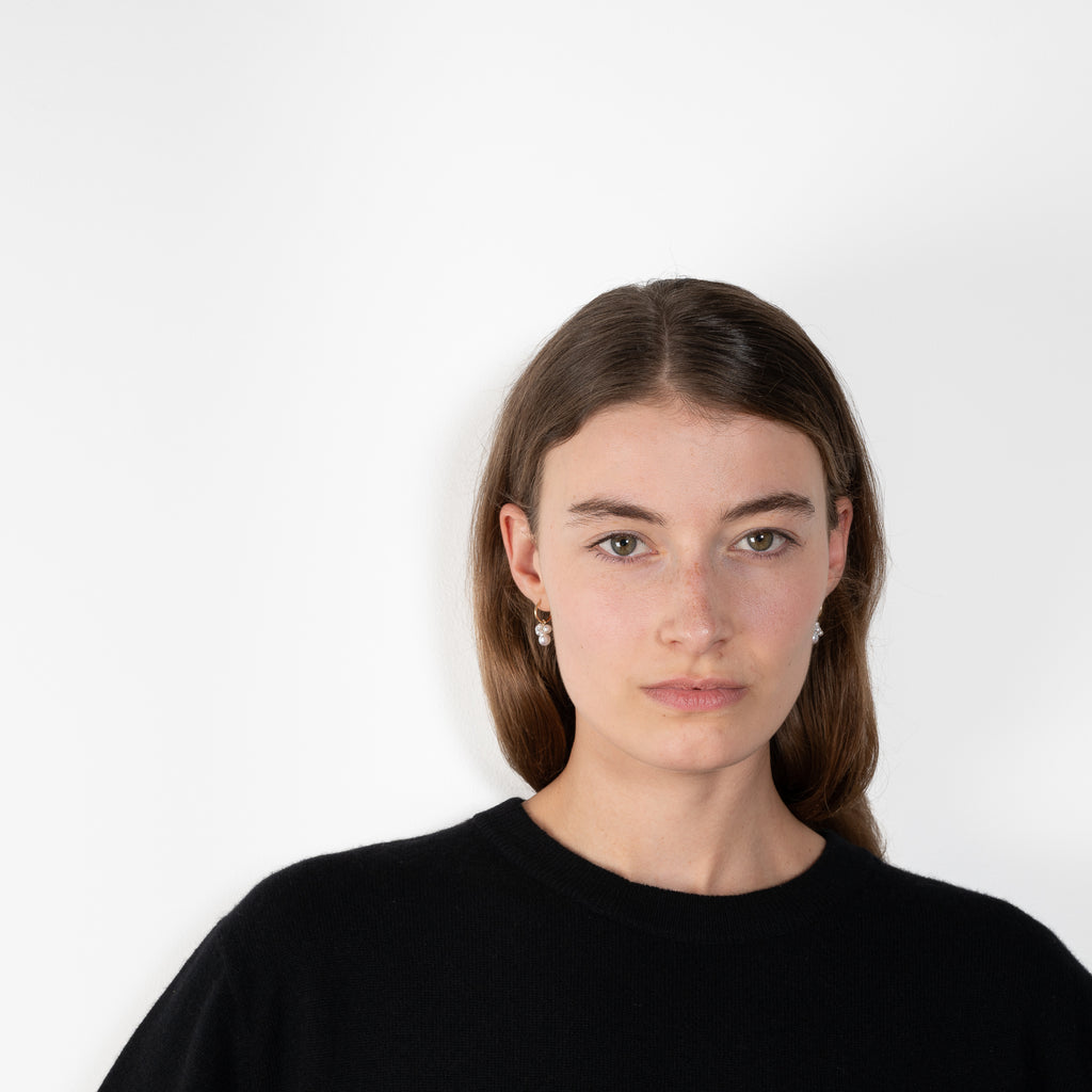 The Cila Tee by LISA YANG is a fine knit cashmere t-shirt with a classic round neck and rolled trim edges