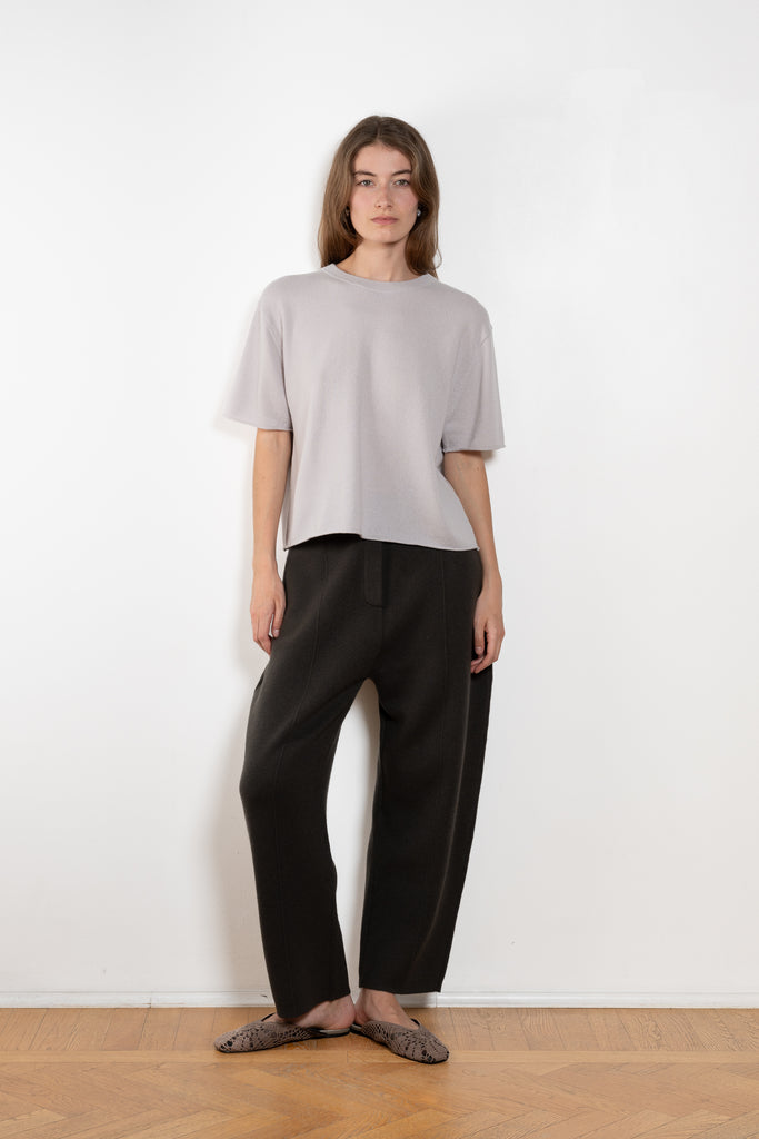 The Cila Tee by LISA YANG is a fine knit cashmere t-shirt with a classic round neck and rolled trim edges