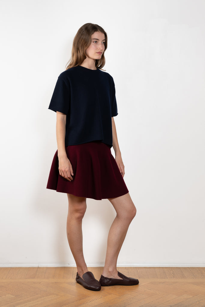 The Cila Tee by LISA YANG is a fine knit cashmere t-shirt with a classic round neck and rolled trim edges