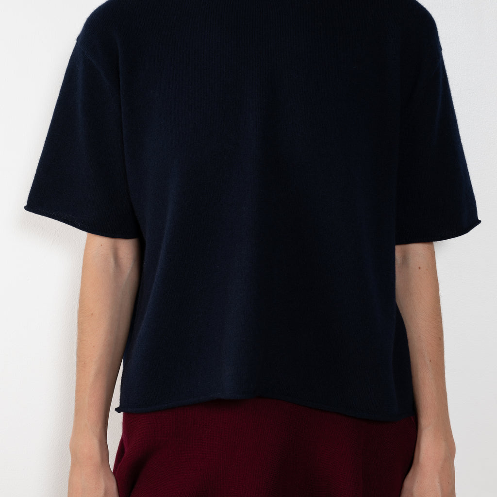 The Cila Tee by LISA YANG is a fine knit cashmere t-shirt with a classic round neck and rolled trim edges