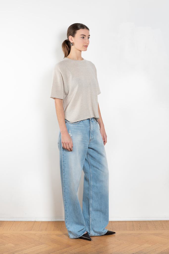 The Cila Tee by LISA YANG is a fine knit cashmere t-shirt with a classic round neck and rolled trim edges
