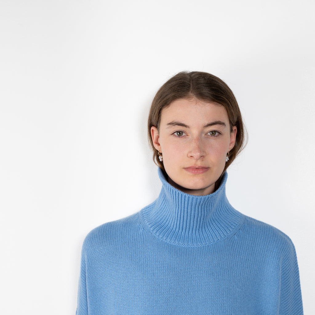 The Heidi Sweater by Lisa Yang&nbsp;is crafted in rich, heavy knit cashmere. The cocooning silhouette is made more inviting by an enveloping high neck, dropped shoulders, full-length sleeves
