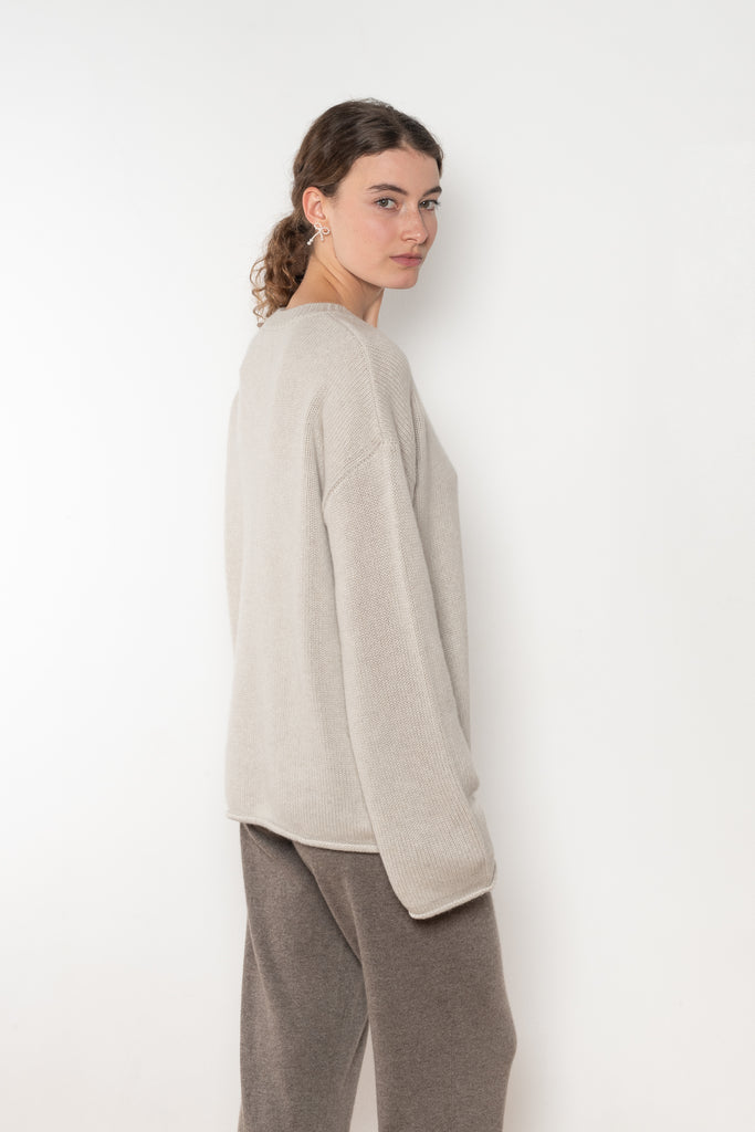 The Kristy Sweater by Lisa Yang is a 5 gauge cashmere relaxed knit with a longline silhouette and crewneck crafted in a heavy knit cashmere with a textured hand feel