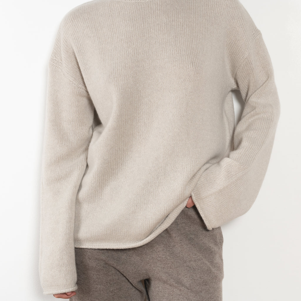The Kristy Sweater by Lisa Yang is a 5 gauge cashmere relaxed knit with a longline silhouette and crewneck crafted in a heavy knit cashmere with a textured hand feel