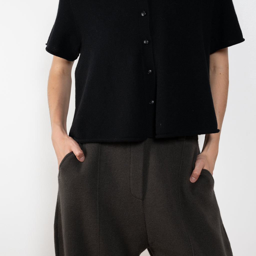 The Leith Top by Lisa Yang designed with a relaxed silhouette, it features a pointed collar, short sleeves, and subtly dropped shoulders that create a modern yet timeless look
