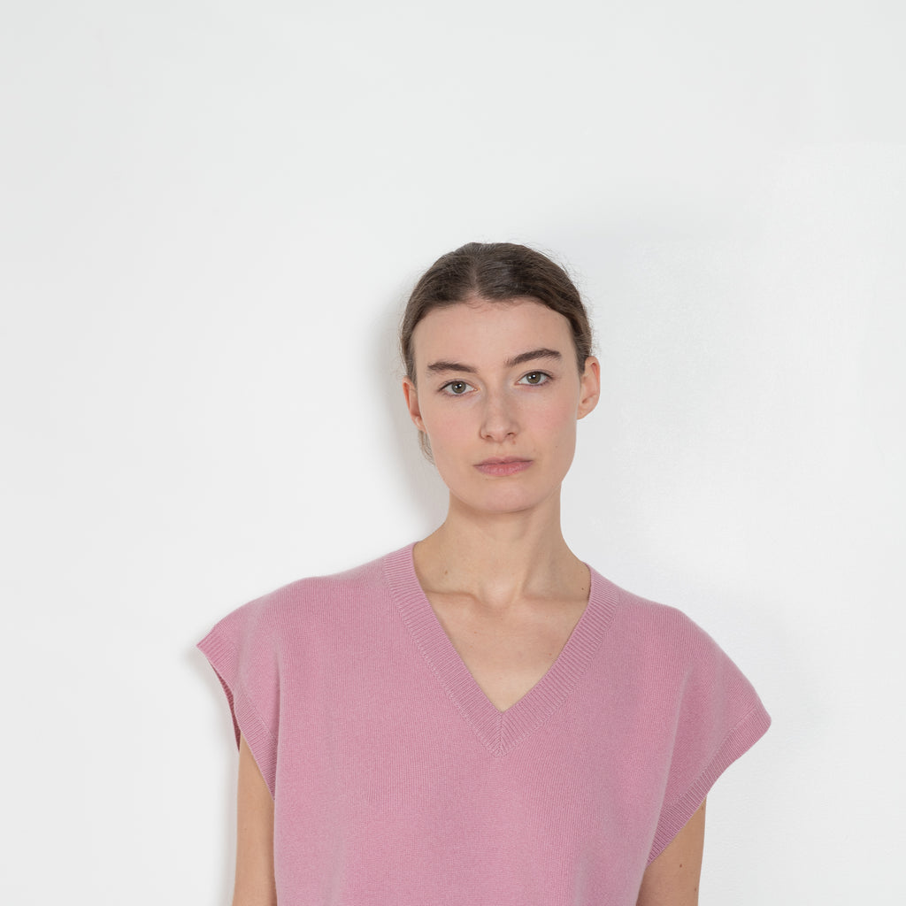 lisa yang navarra top