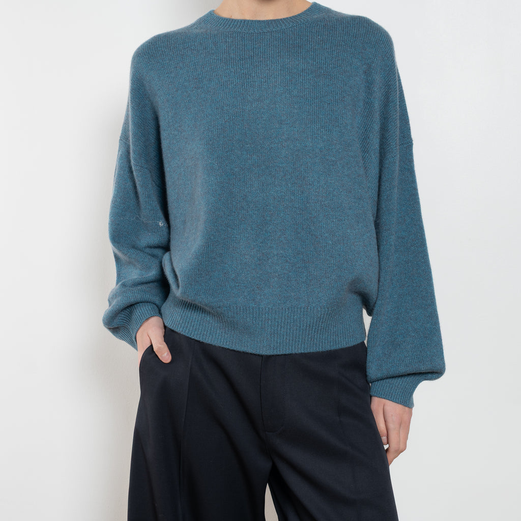 lisa yang veira sweater
