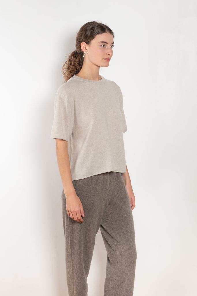 The Cila Tee by LISA YANG is a fine knit cashmere t-shirt with a classic round neck and rolled trim edges