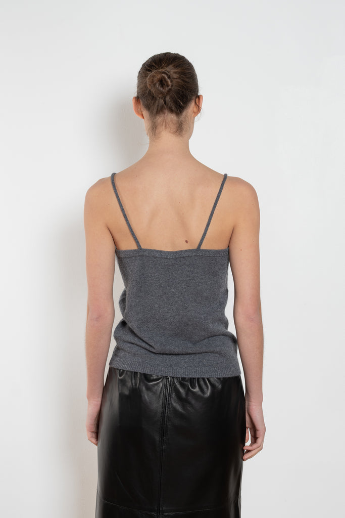 lisa yang nala top