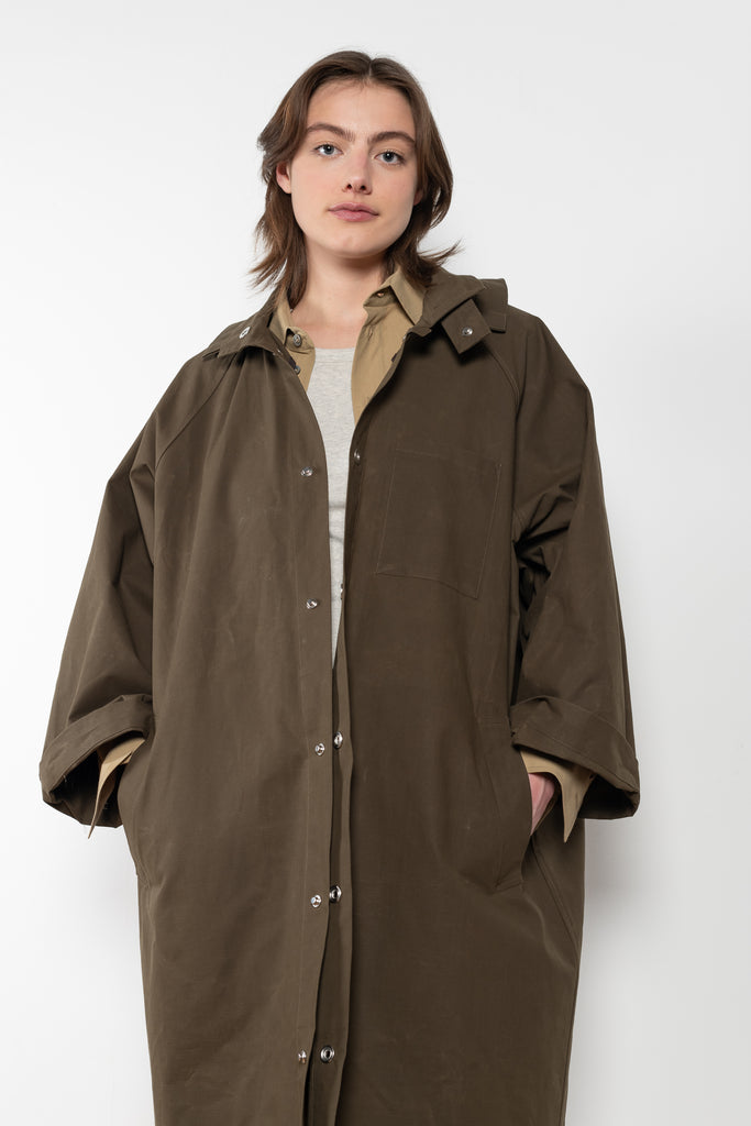 The Parka Coat Oil by Maud Van Den Beussche is a long parka in a structured cotton with detachable hood
