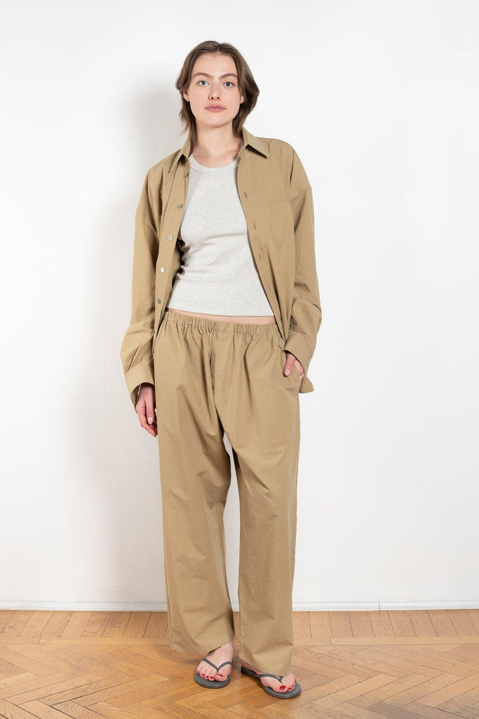 The Poplin Cotton Pants N°3 by Maud Van Den Beussche is a relaxed trouser with elastic waistband in a beautiful poplin cotton