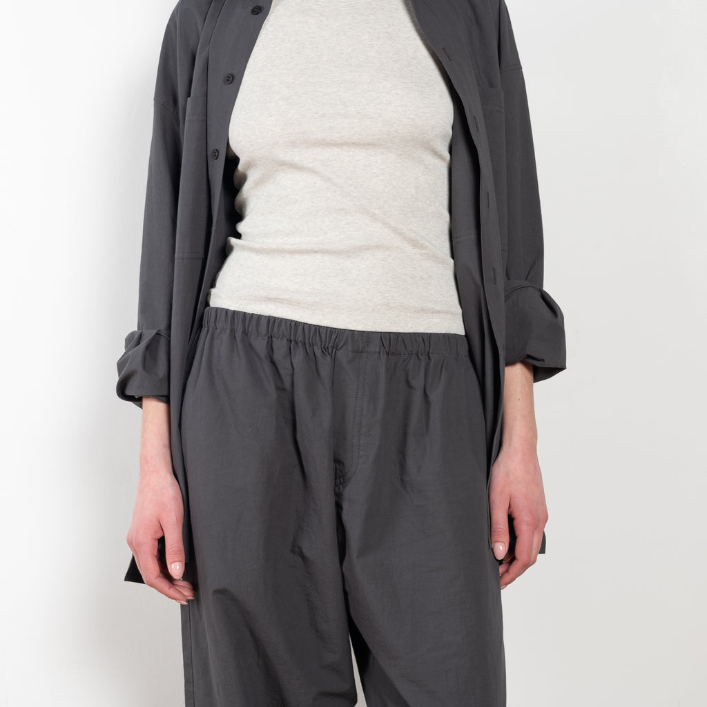 The Poplin Cotton Pants N°3 by Maud Van Den Beussche is a relaxed trouser with elastic waistband in a beautiful poplin cotton