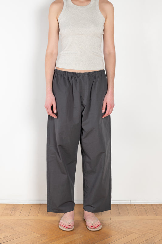 The Poplin Cotton Pants N°3 by Maud Van Den Beussche is a relaxed trouser with elastic waistband in a beautiful poplin cotton