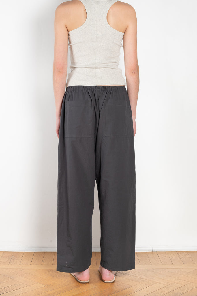 The Poplin Cotton Pants N°3 by Maud Van Den Beussche is a relaxed trouser with elastic waistband in a beautiful poplin cotton