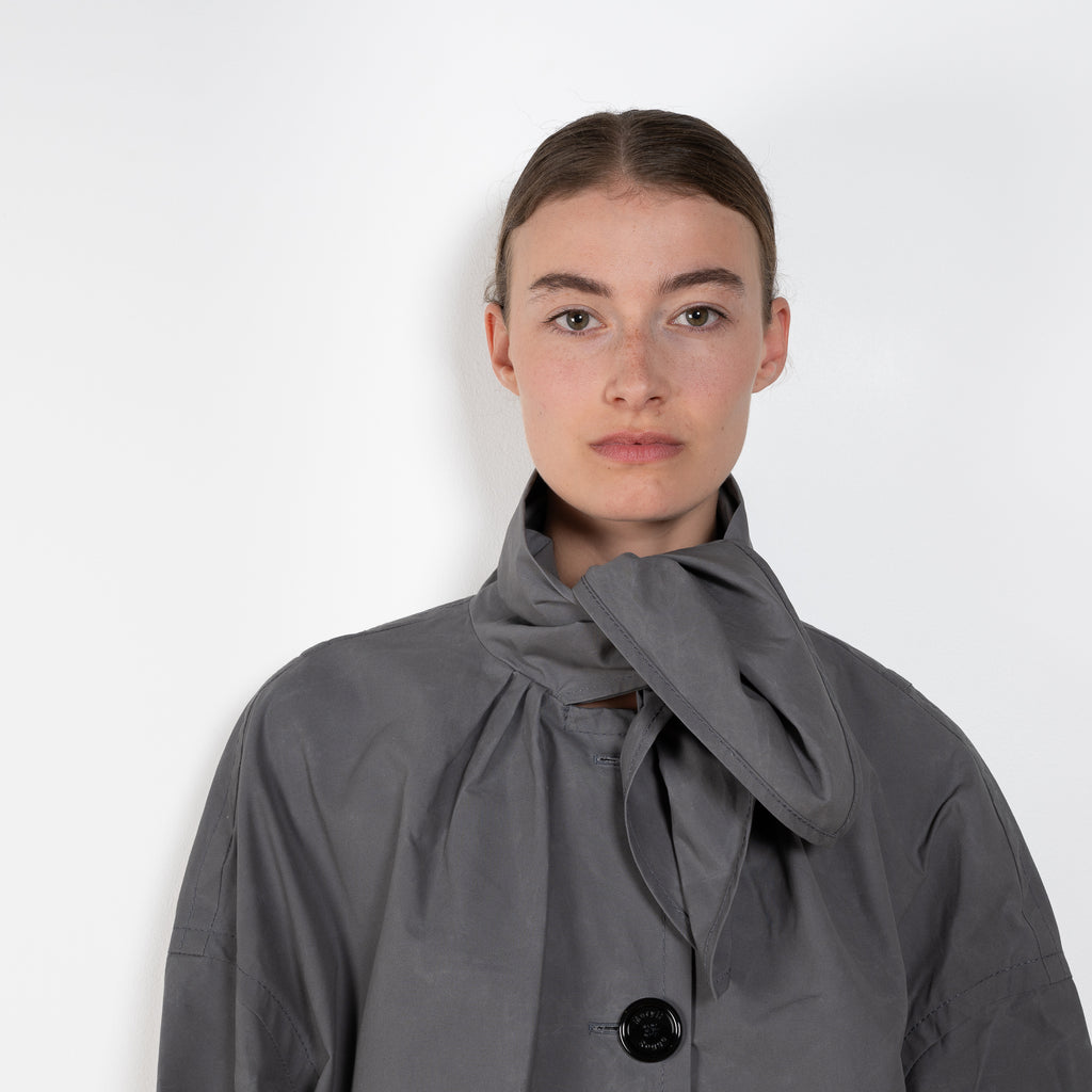 The Bandana Trench by Meryll Rogge is a trench coat crafted in trench cotton, featuring a bandana collar, raglan sleeves and a button closure.