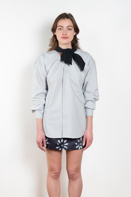 The Boule Shirt by Meryll Rogge is a loose shirt with a contrasted black tie collar