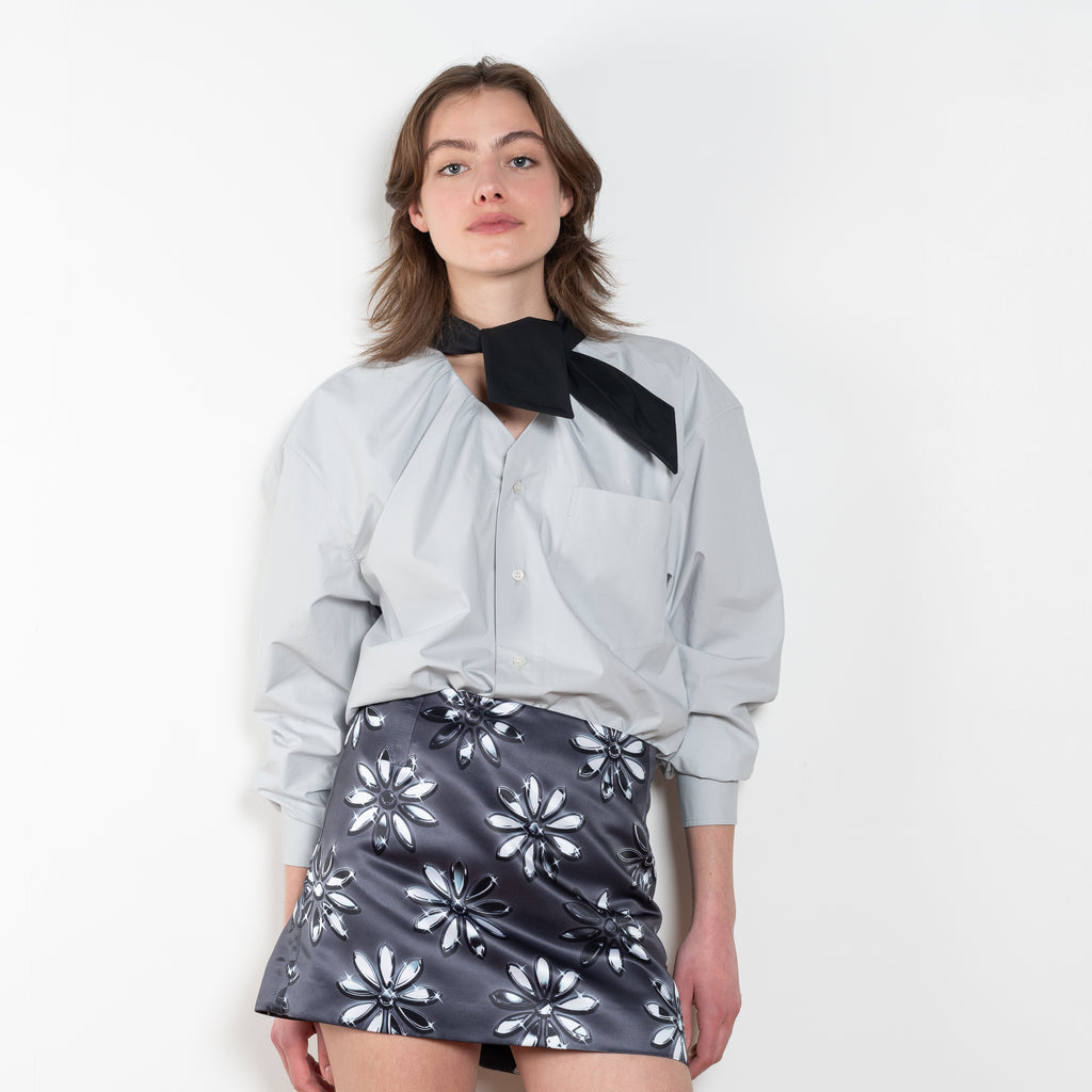 The Boule Shirt by Meryll Rogge is a loose shirt with a contrasted black tie collar