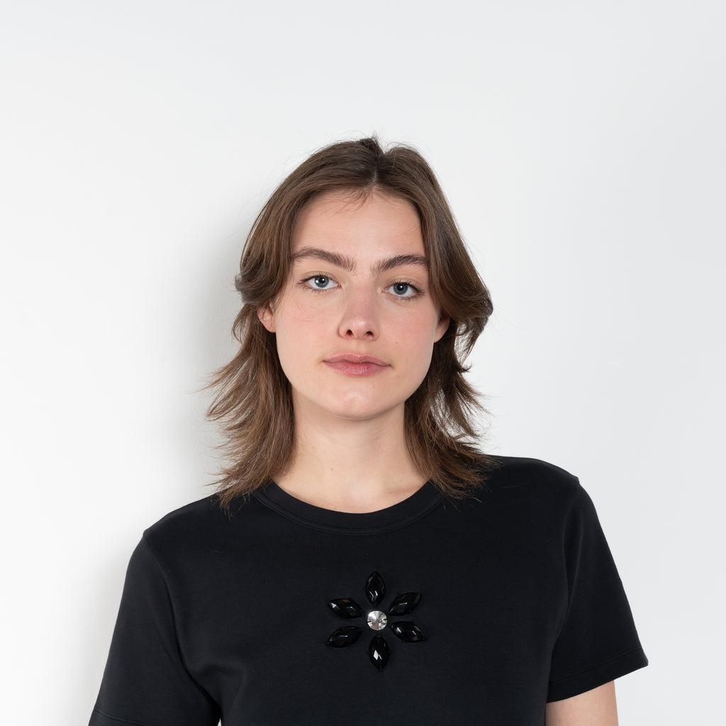 The Embroidered Tshirt by Meryll Rogge is a fitted short sleeved Tee with a floral embroidery