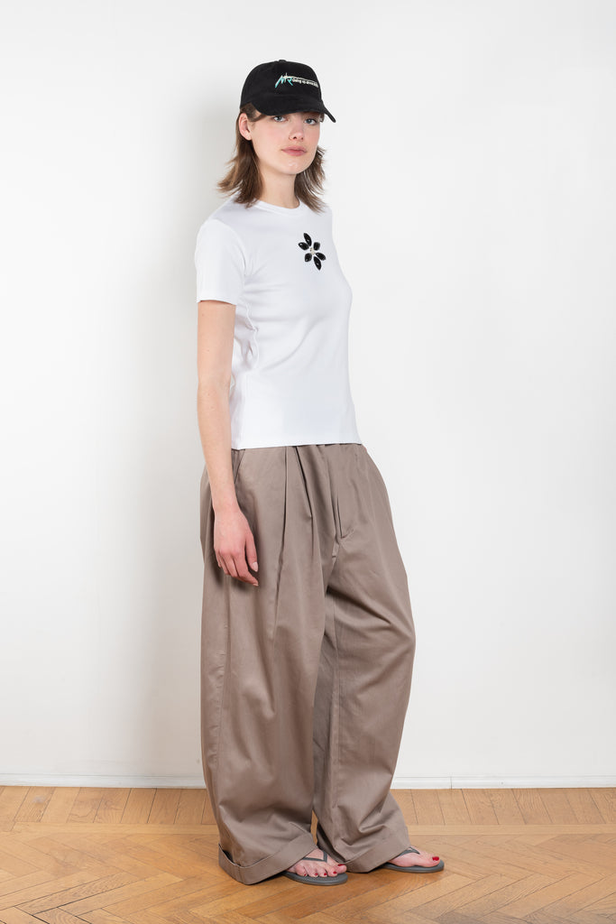 The Embroidered Tshirt by Meryll Rogge is a fitted short sleeved Tee with a floral embroidery