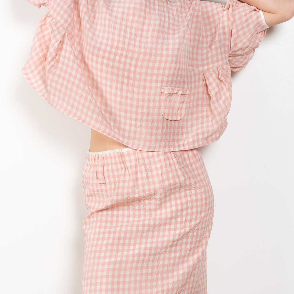 The Crayon Skirt by Nackiye is a knee length pencil skirt with loops. Gathered at the waist with a revealing petticoat