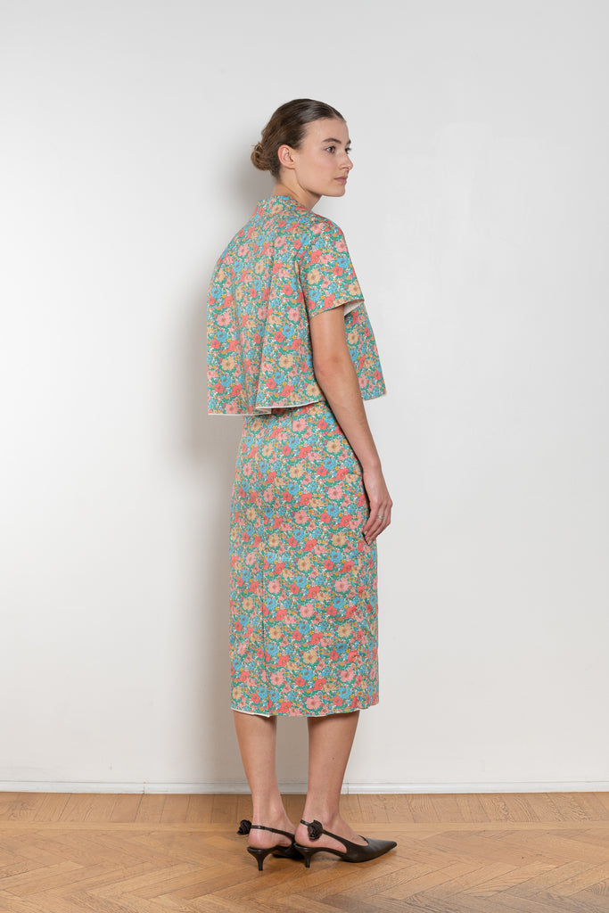 The Kennedy Top by Nackiye is 60s inspired style slip on top with a relaxed open collar, feminine floral print and A-line silhouette