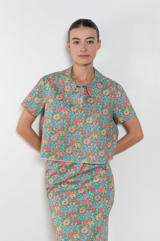 The Kennedy Top by Nackiye is 60s inspired style slip on top with a relaxed open collar, feminine floral print and A-line silhouette