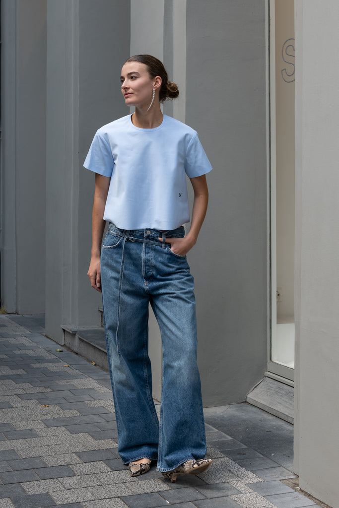 The Pixie Top by Nackiye is a fresh take on the classic shirt. Sleek A-line silhouette, short sleeves a detachable back belt