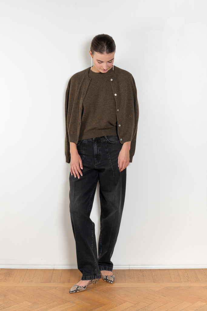 The Sea Shell Cardigan by Nackiye is a beautiful lightweight cashmere cardigan with mother of pearl buttons and lightly ribbed cuffs