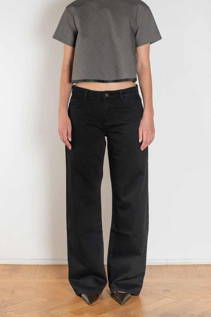 The Uptown jeans by Nackiye is a relaxed low waist straight jean. Two pockets at the rear, including two front pockets and a change pocket
