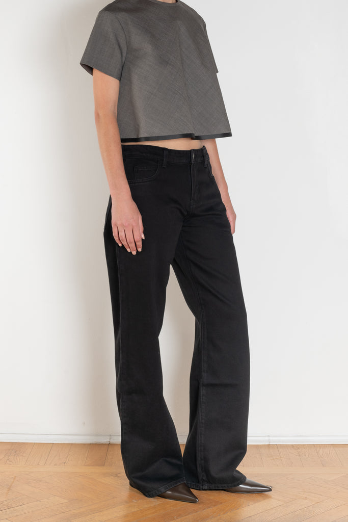 The Uptown jeans by Nackiye is a relaxed low waist straight jean. Two pockets at the rear, including two front pockets and a change pocket