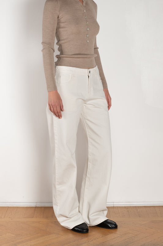 The Uptown Jeans by Nackiye is a relaxed low waist straight jean. Two pockets at the rear, including two front pockets and a change pocket