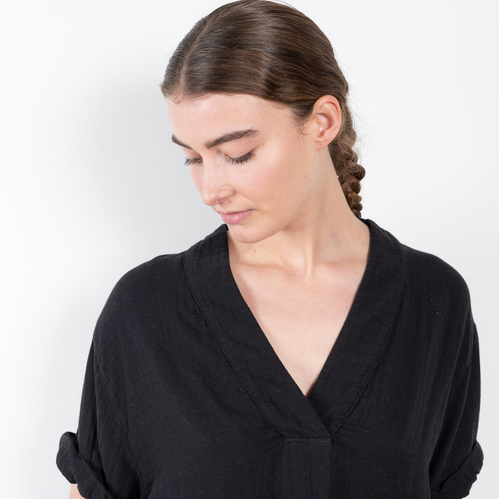 The Avery Top by Xirena is a signature summer top with a deep V in a soft cotton gauze
