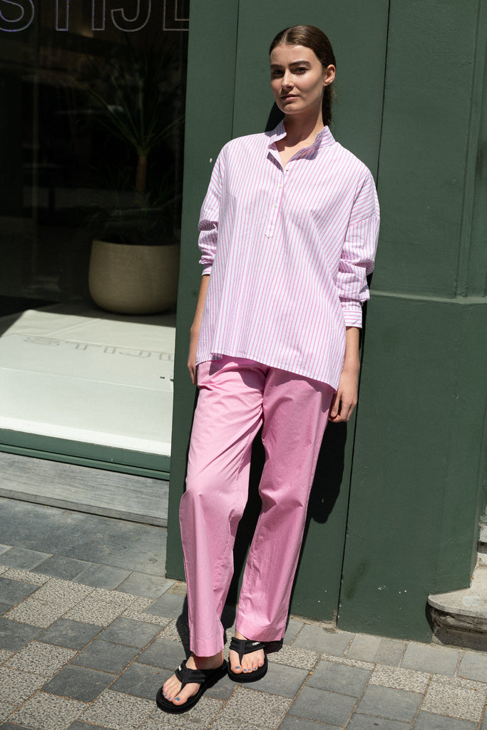The Demsey Pants by Xirena is a soft relaxed trouser in a lightweight crisp summer cotton